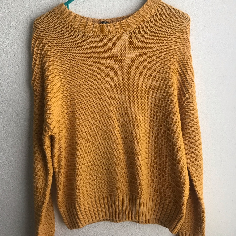 🌼3/$15🌼 Yellow/Golden light sweater shirt.